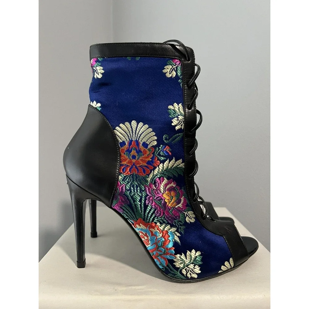 Angela Mitchell Vehuel Booties Size 39 Embroidered Made In Italy US Size 8.5